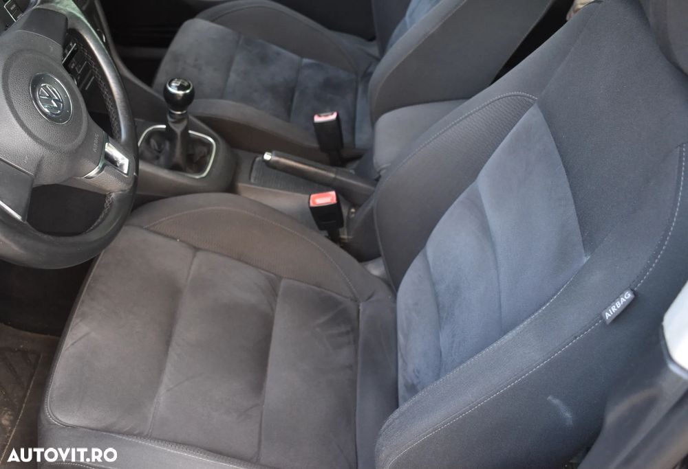 Volkswagen Golf - 6
