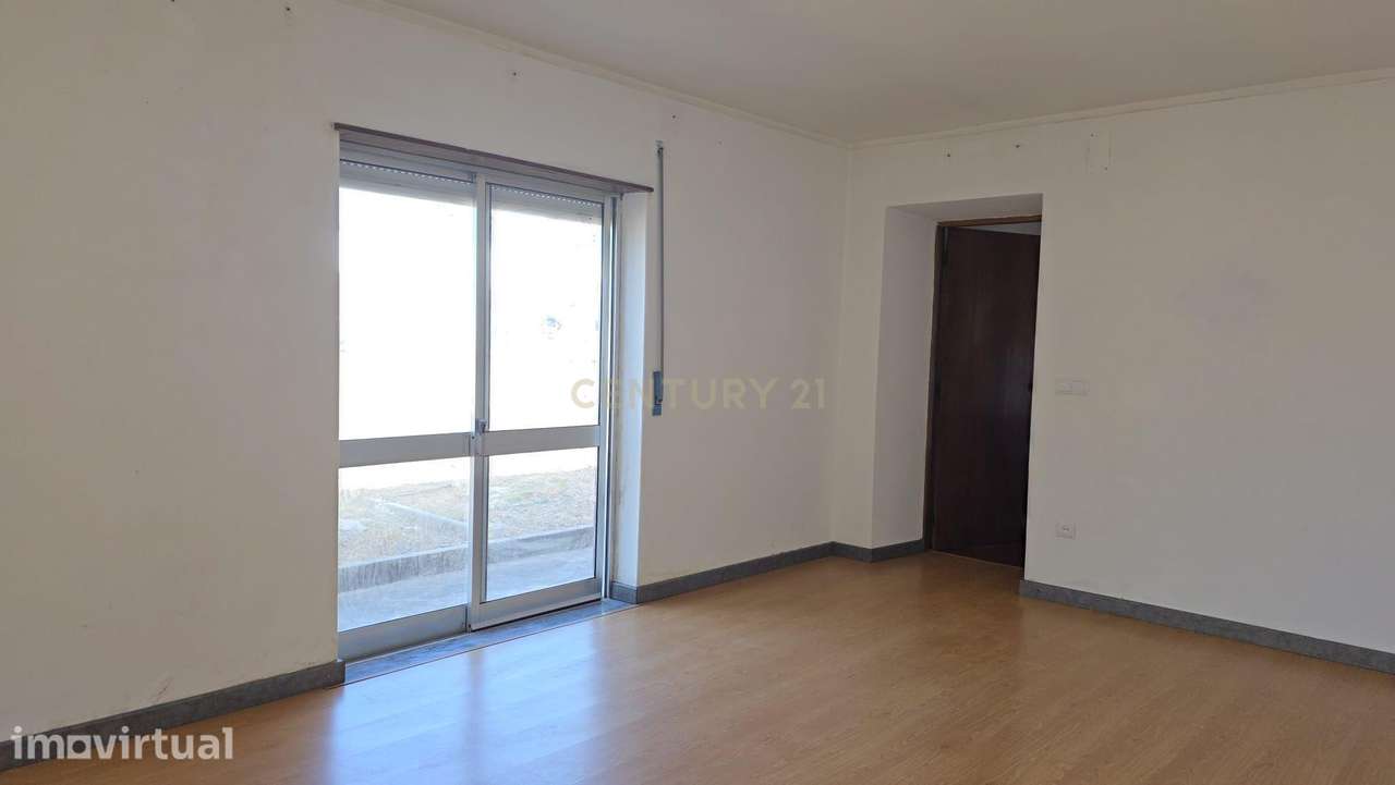 Moradia T2 no centro de Vila Nova de Anços, Soure - Grande imagem: 5/32