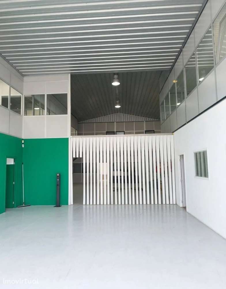 Arrendamento – Armazém / Espaço Comercial e Industrial em Leiria - Grande imagem: 2/8