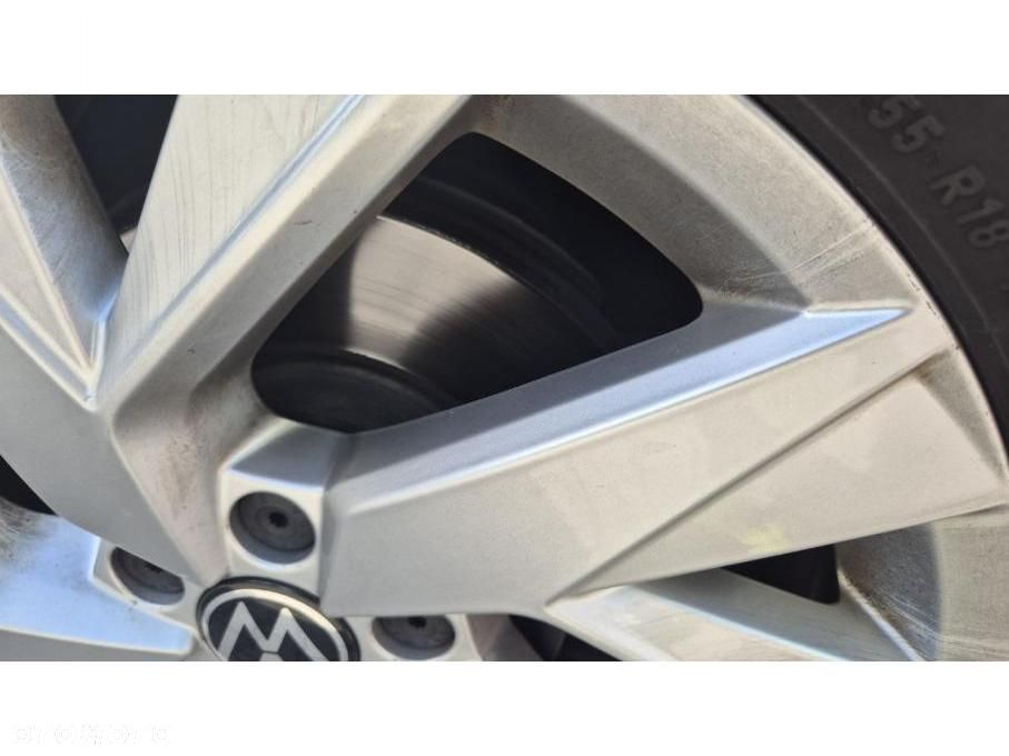 Volkswagen Tiguan - 31