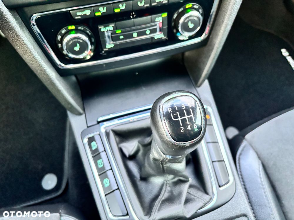 Skoda Superb 1.6 TDI Green tec Exclusive - 28