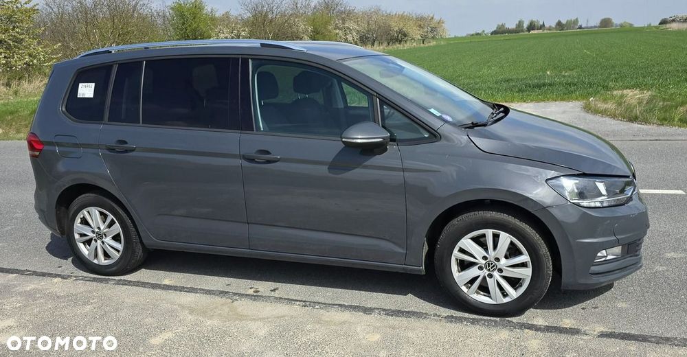 Volkswagen Touran - 16