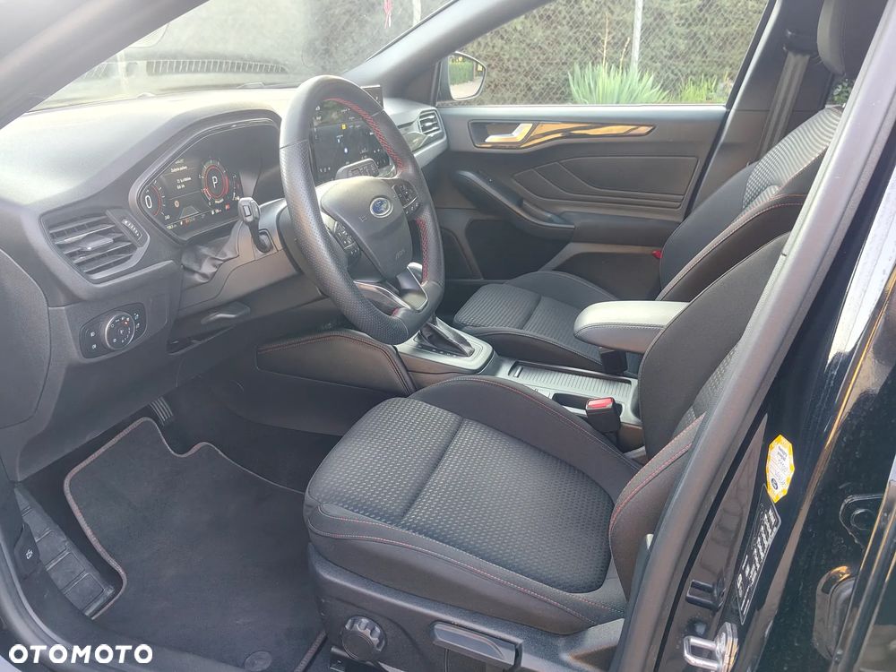 Ford Focus 1.0 EcoBoost Hybrid ST-LINE X - 10