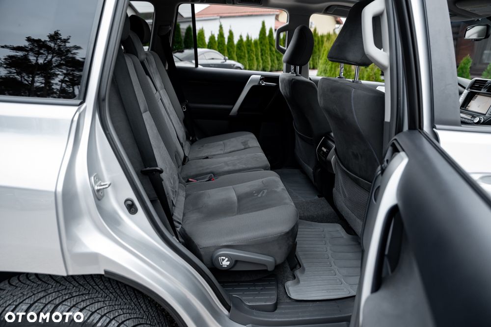 Toyota Land Cruiser LC 3.0 D-4D Premium 7os - 24