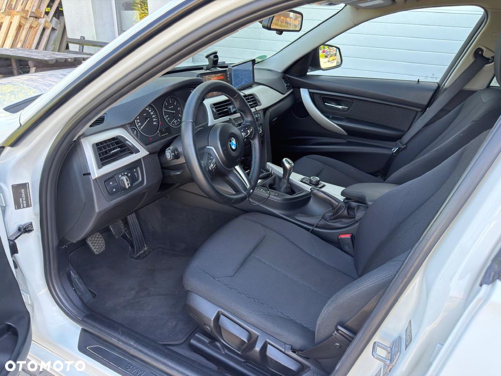 BMW Seria 3 325d - 4
