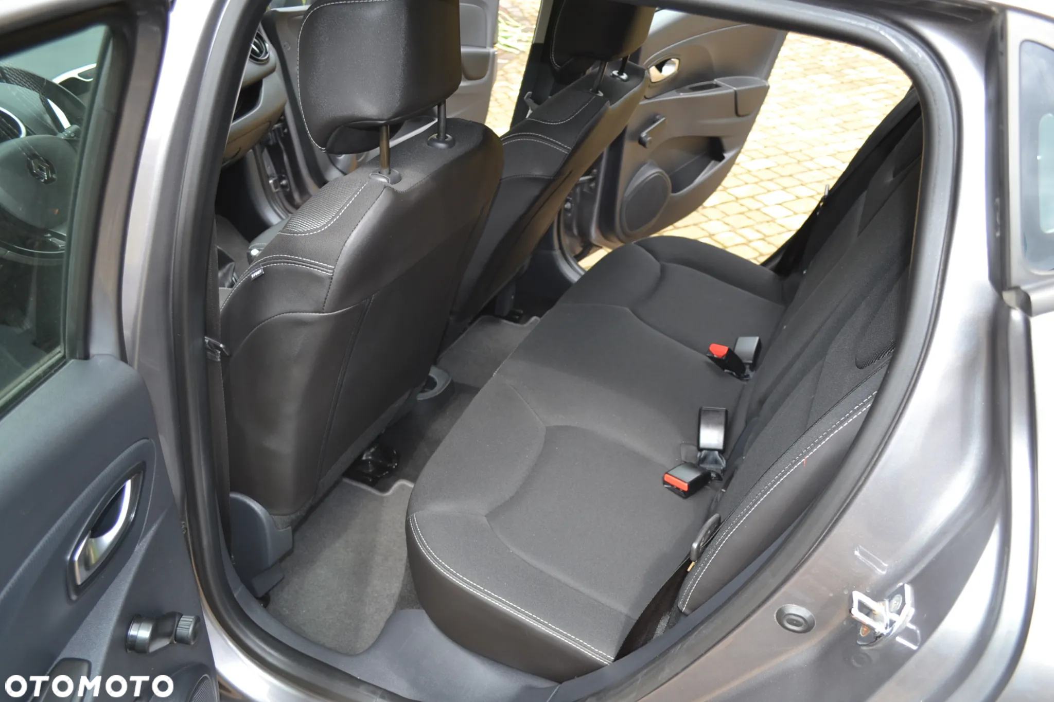 Renault Clio 1.5 dCi Authentique - 8