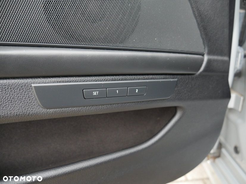 BMW Seria 5 528i xDrive Sport-Aut Luxury Line - 23