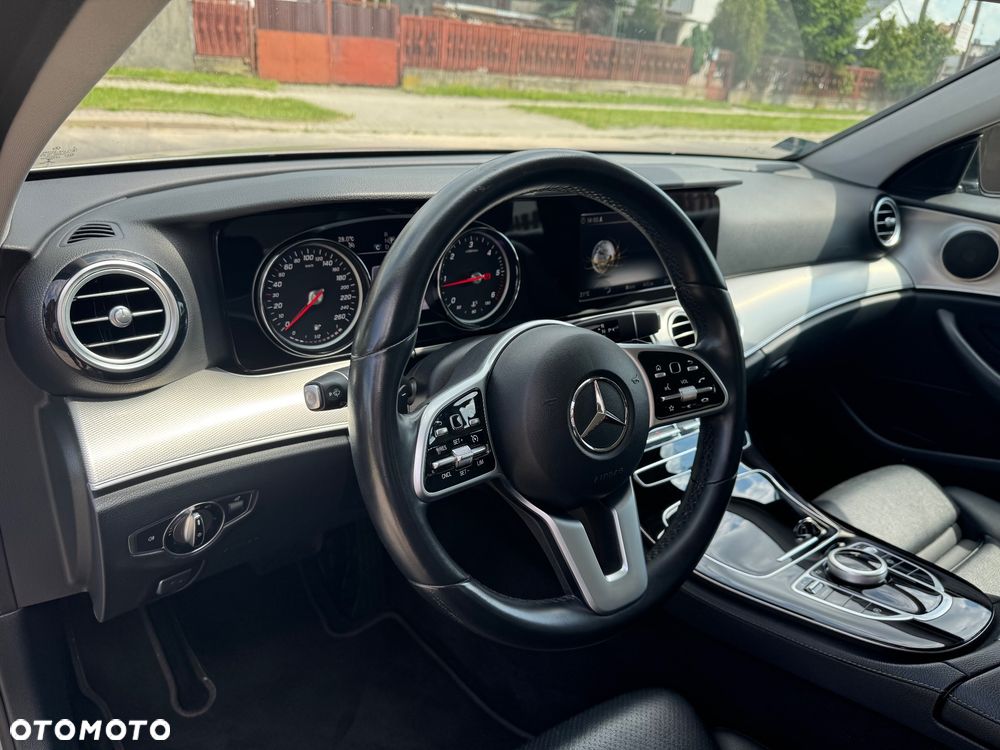 Mercedes-Benz Klasa E 220 d 4-Matic 9G-TRONIC - 27