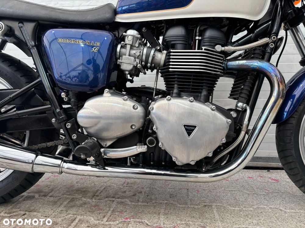 Triumph Bonneville - 25