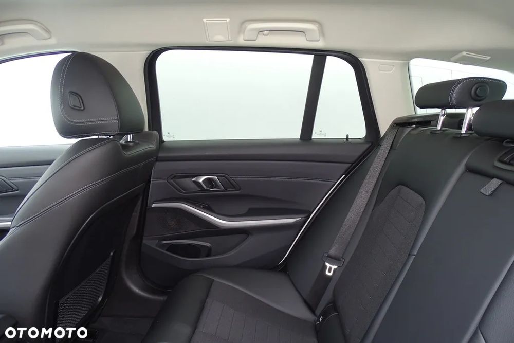 BMW Seria 3 318d Edition Luxury Line Purity - 26