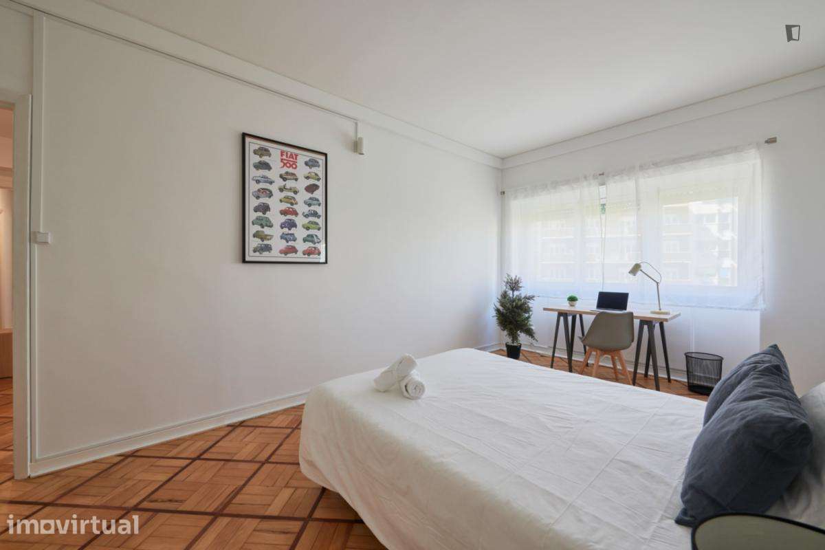 Quarto - localizado em São Sebastião Lisbon - Grande imagem: 3/28