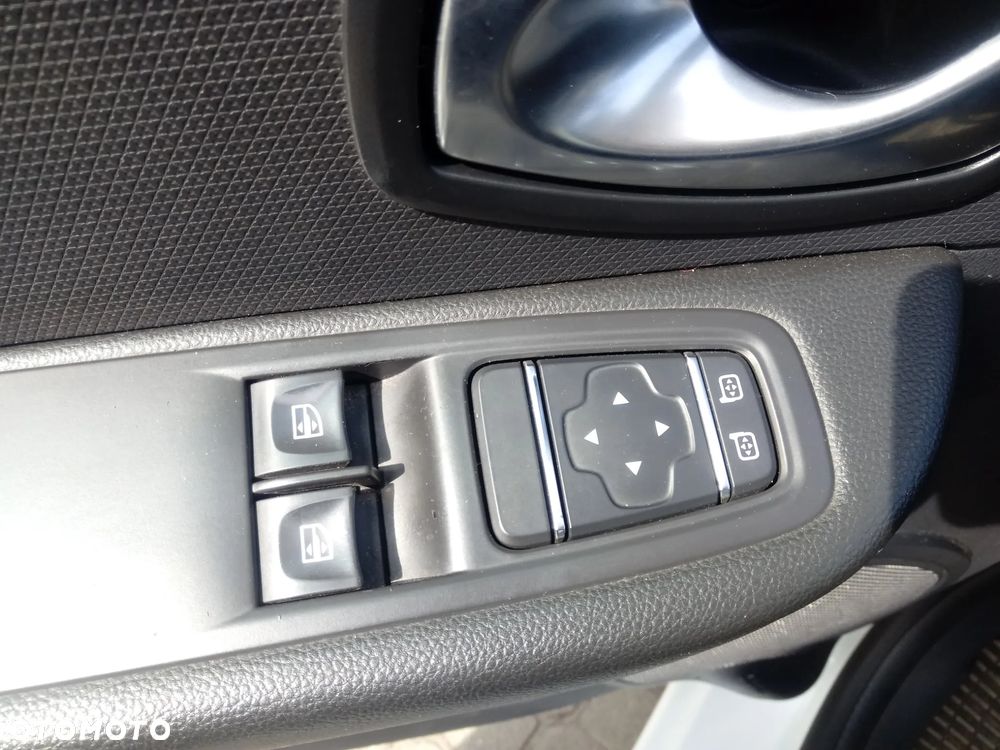 Renault Clio - 11