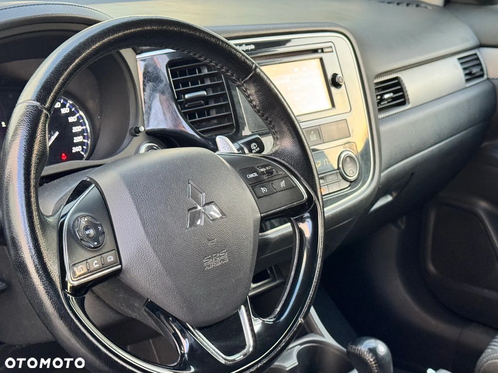 Mitsubishi Outlander 2.2 DI-D Intense + SDA 4WD - 28