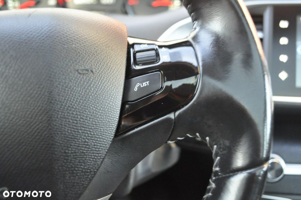 Peugeot 308 125 THP Allure - 11
