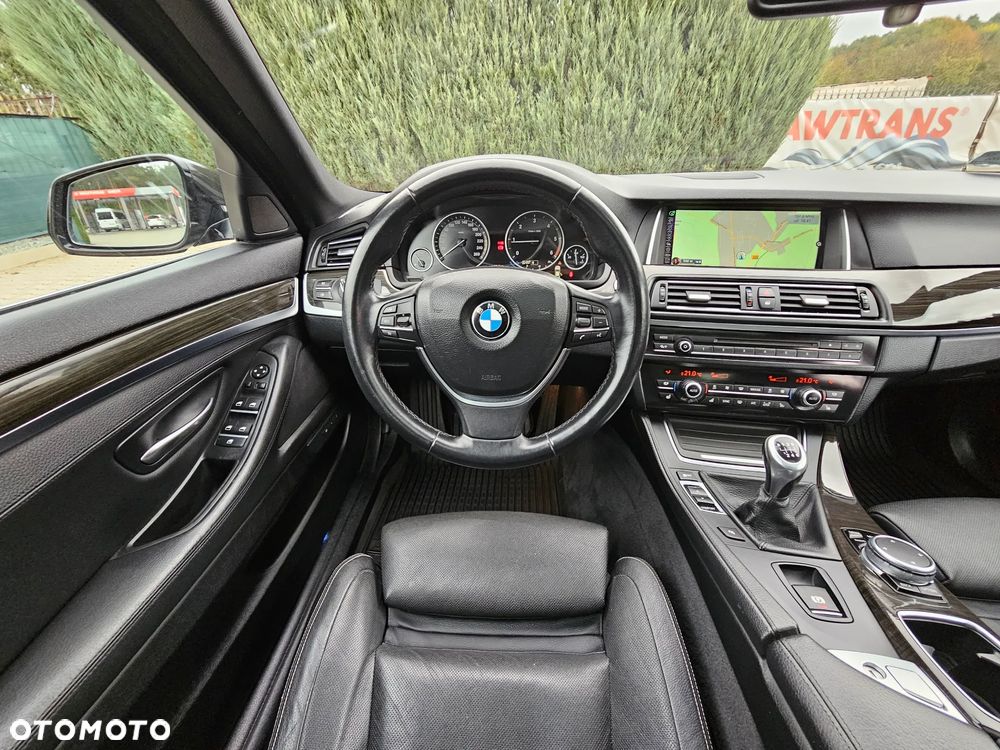 BMW Seria 5 525d Luxury Line - 32