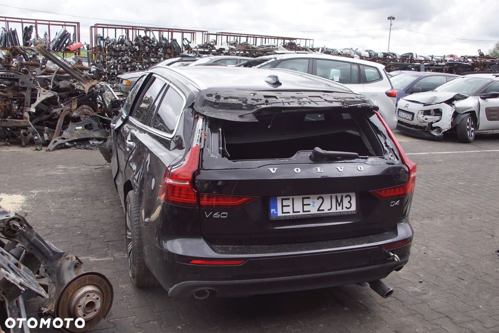 Auto na części - Volvo V60 II 2.0 D4 190 KM D4204T14 TG-81SC 717 2020R Silnik Skrzynia Drzwi Błotnik Zderzak Lampa Lusterko Klamka Szyba Deska Kokpit Sterownik Moduł Czujnik Licznik Wyświetlacz Panel Kierownica - 6