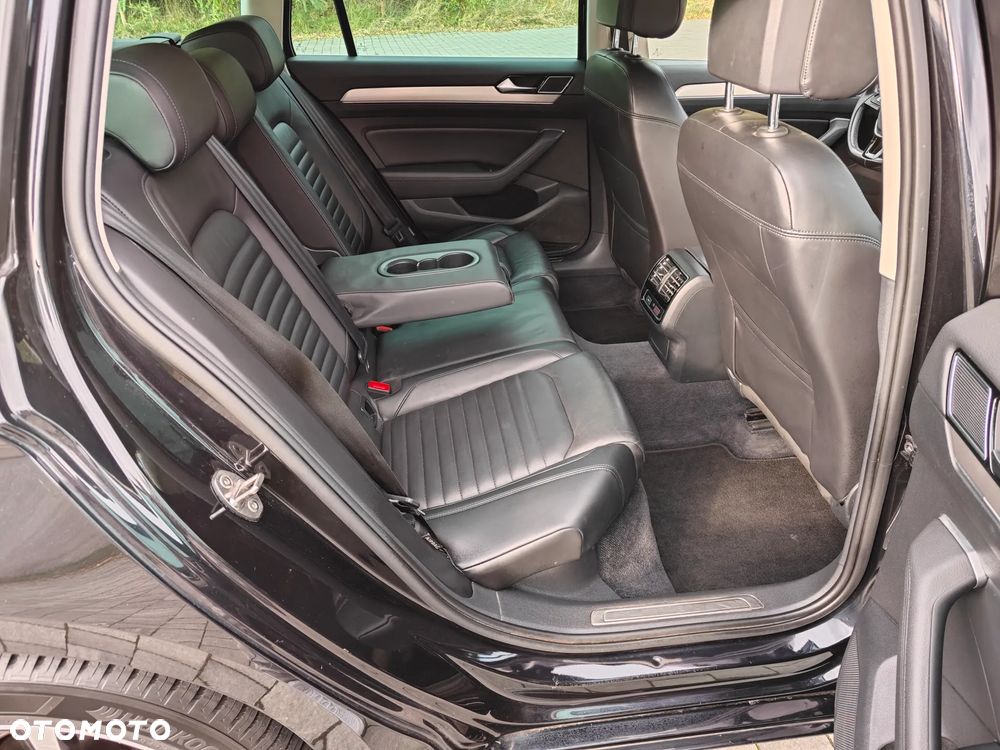 Volkswagen Passat Variant 2.0 TDI Bi-Turbo BMT 4Mot Highline DSG - 23