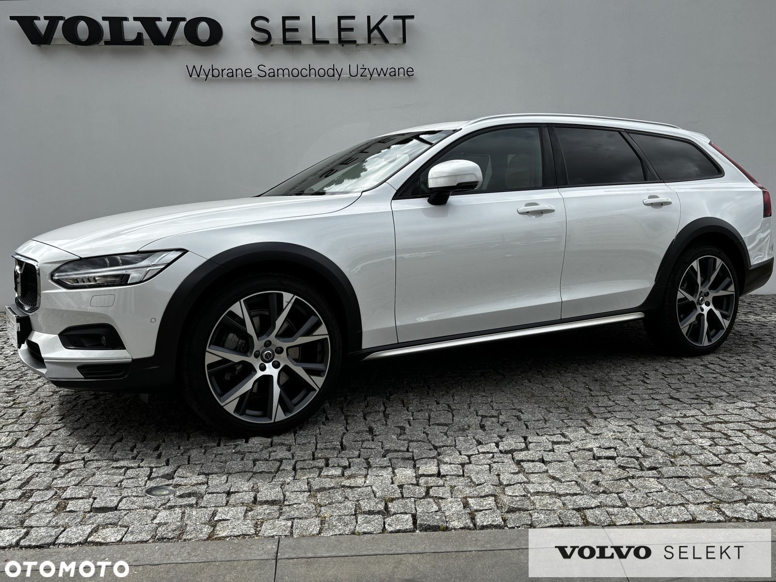 Volvo V90 Cross Country - 1