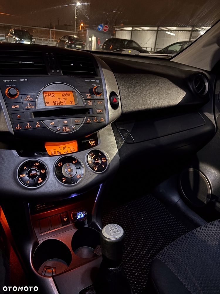 Toyota RAV4 2.0 VVT-i Sol - 7