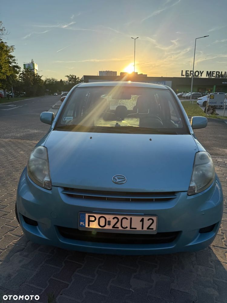 Daihatsu Sirion 1.0 - 6