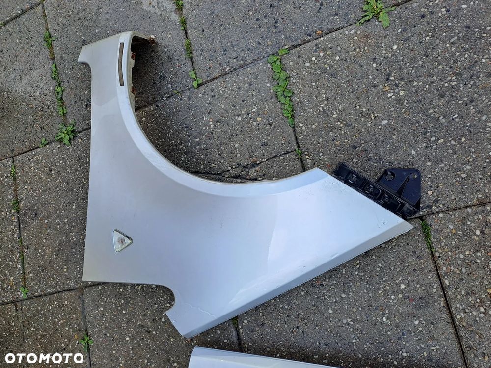 Mitsubishi Colt Z30 VI błotniki kod lakieru 21H - 24