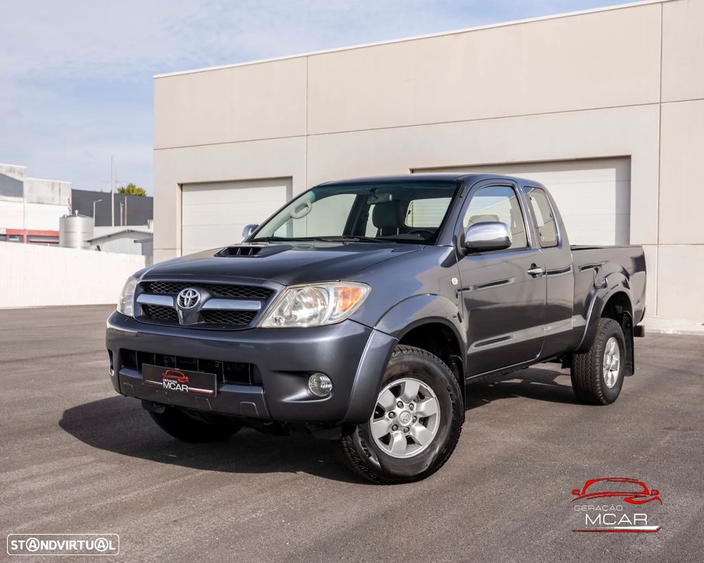 Toyota Hilux - 1