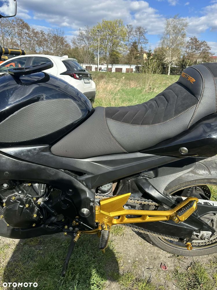 Suzuki GSR - 9