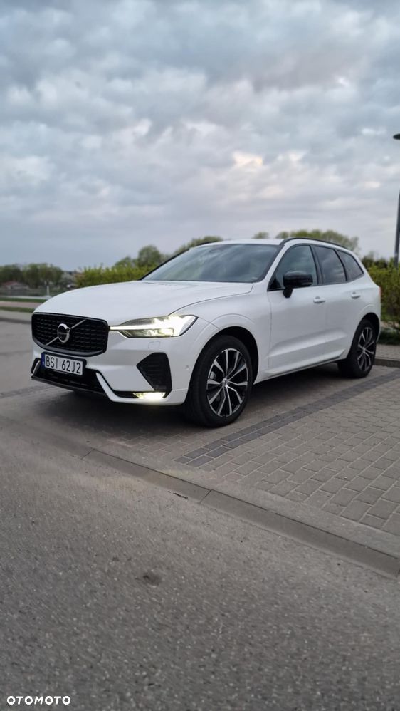 Volvo XC 60 B5 B AWD Plus Dark - 2