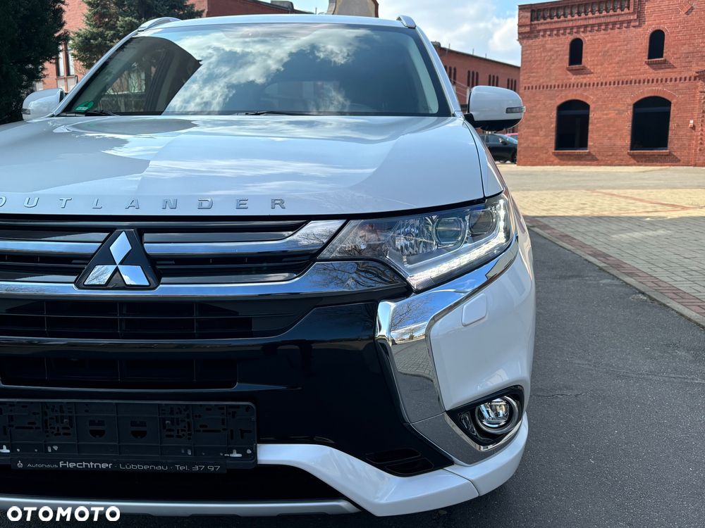 Mitsubishi Outlander 2.0 4WD Top - 4