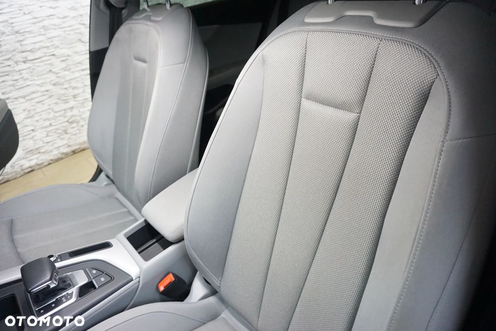Audi A4 Avant 40 TFSI quattro S tronic - 27