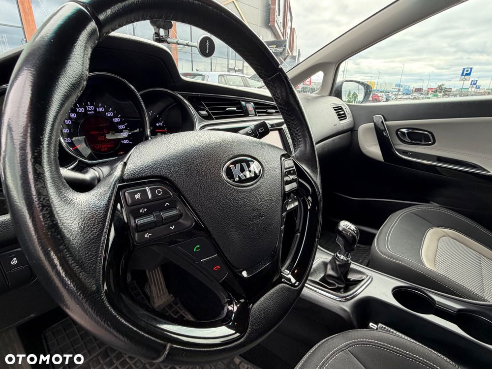 Kia Ceed - 11