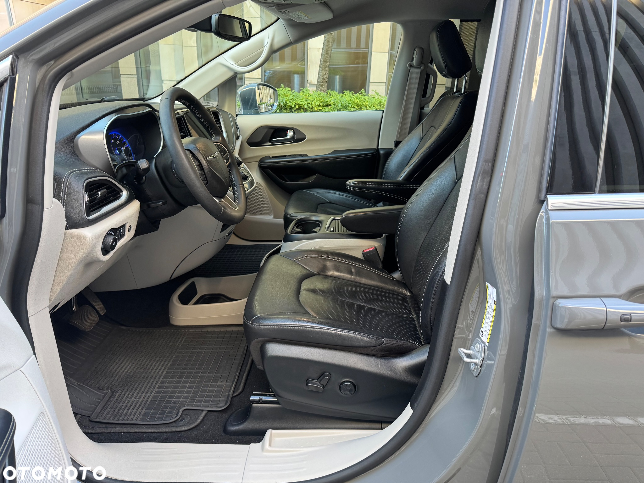 Chrysler Pacifica - 17