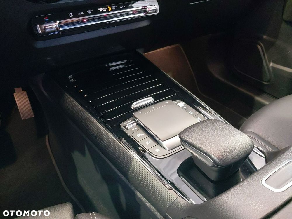 Mercedes-Benz GLB - 22