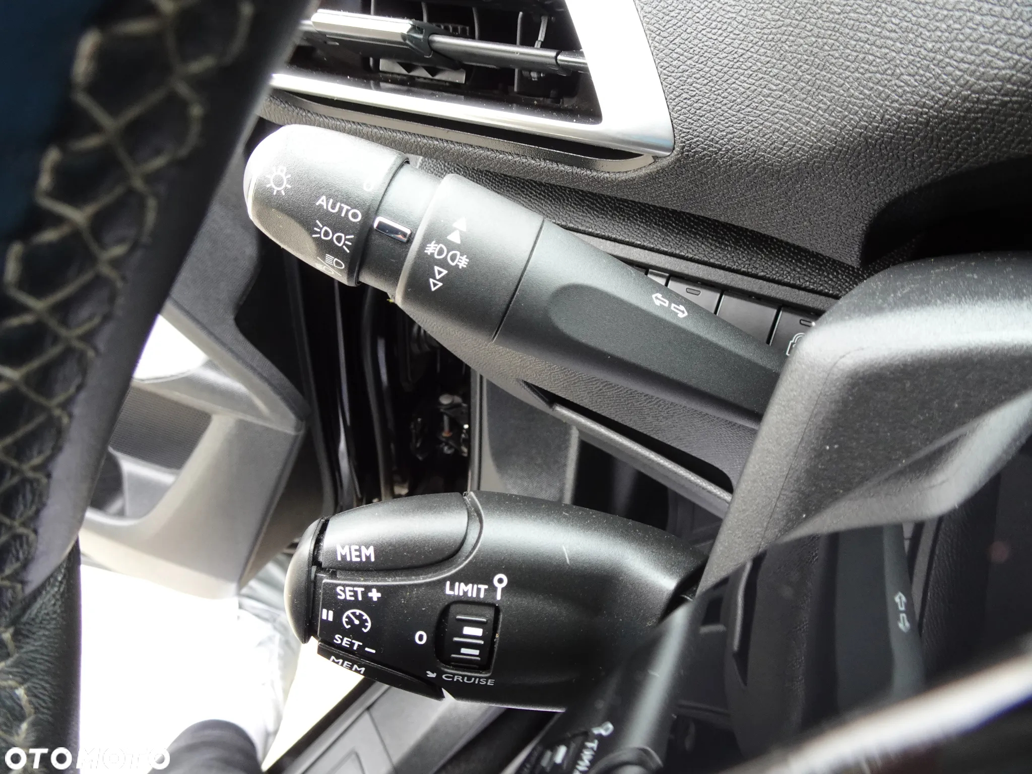 Peugeot 3008 1.5 BlueHDi Allure S&S - 39