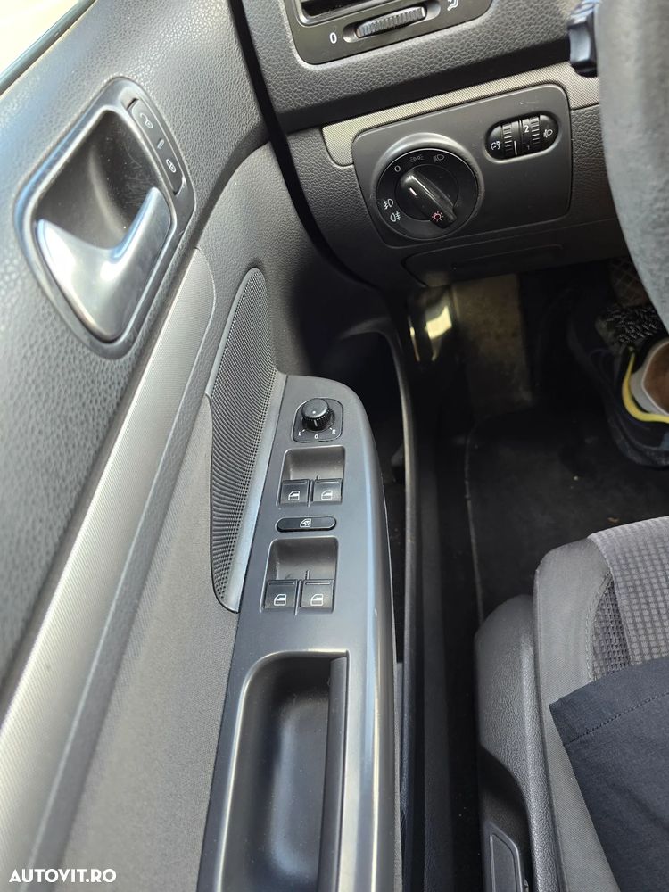 Volkswagen Jetta - 11