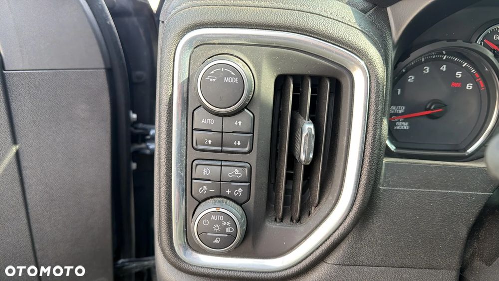 Chevrolet Silverado - 12