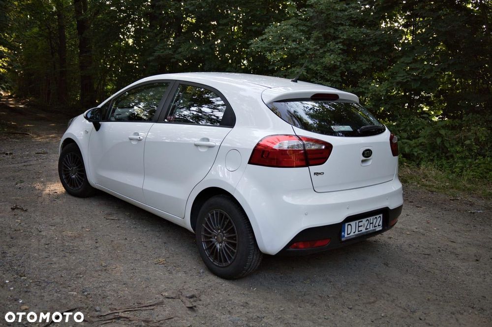 Kia Rio 1.2 L - 4