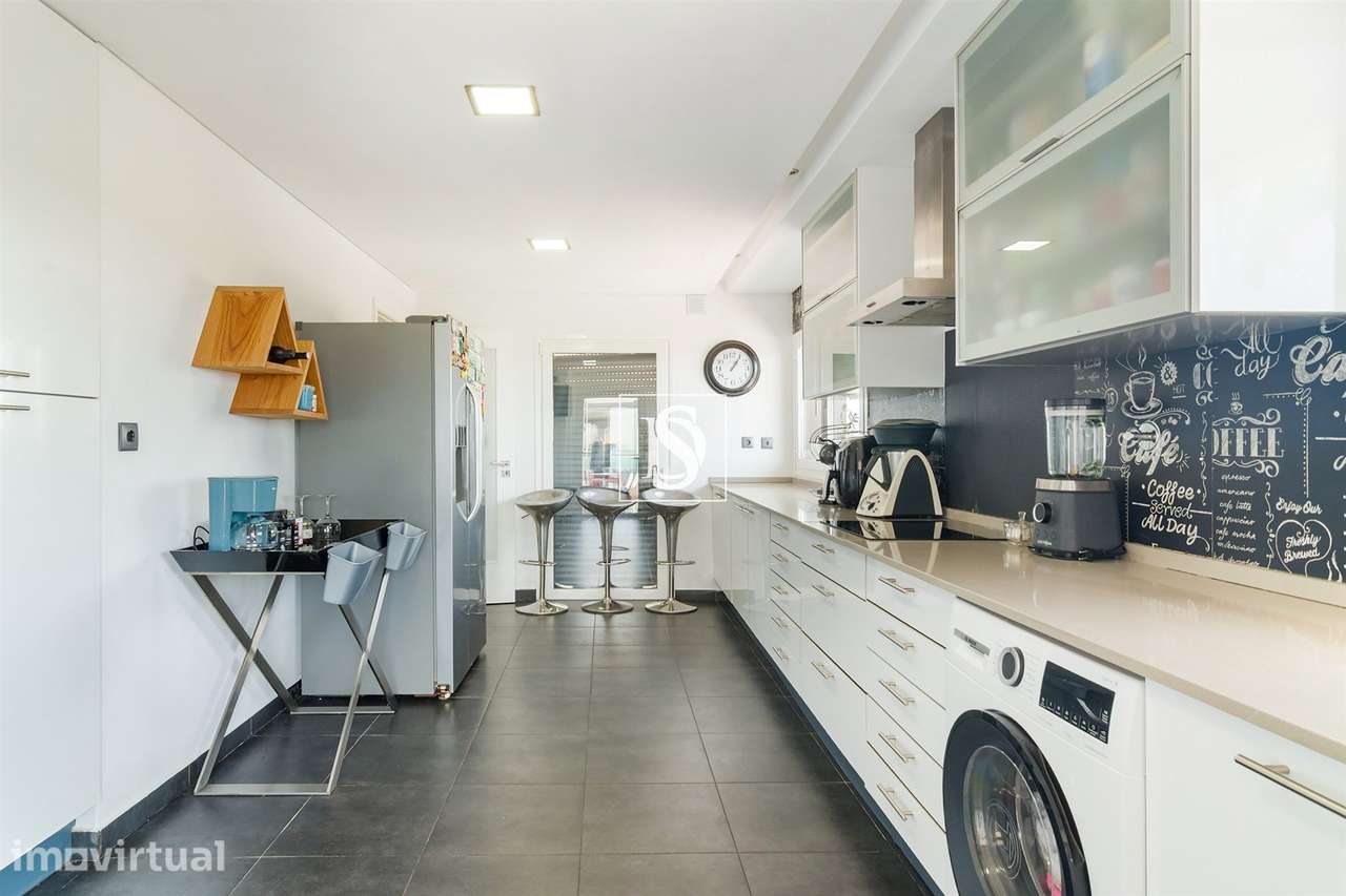 Penthouse T3 Exclusiva com Terraço Panorâmico e Garagem para 6 Viatura - Grande imagem: 5/26