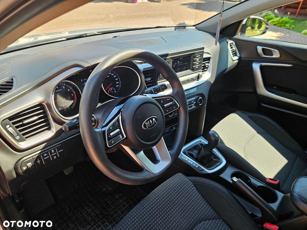 Kia Ceed - 10