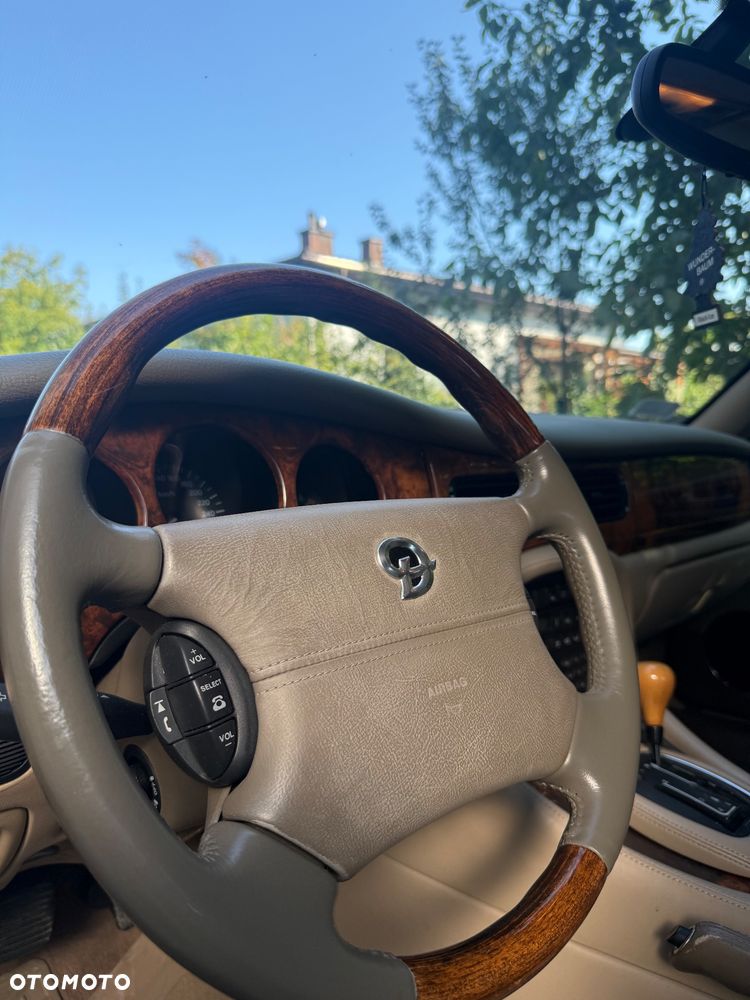 Jaguar XJ - 18