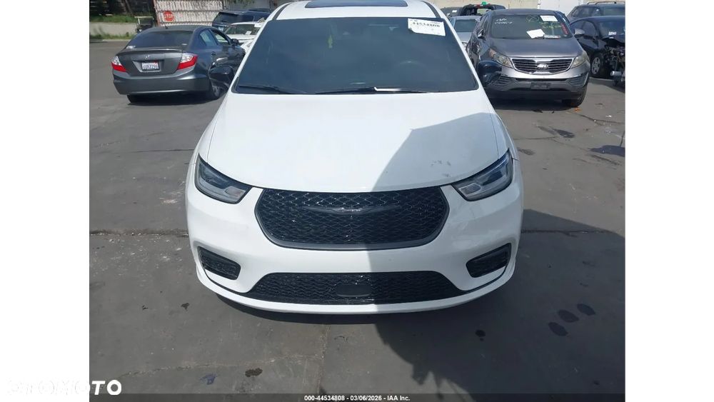 Chrysler Pacifica - 2