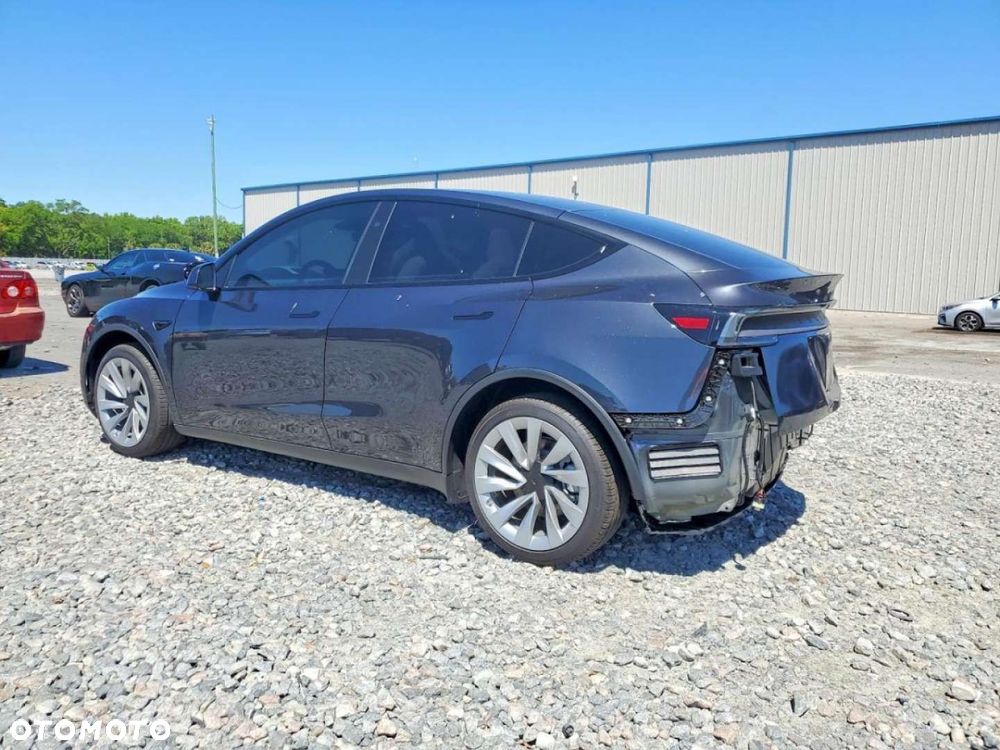 Tesla Model Y - 5