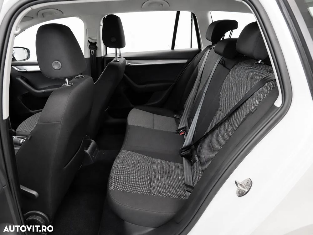 Skoda Octavia 1.6 TDI DSG Ambition - 3