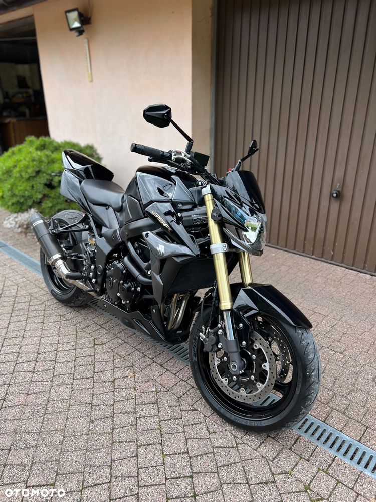Suzuki GSR - 10