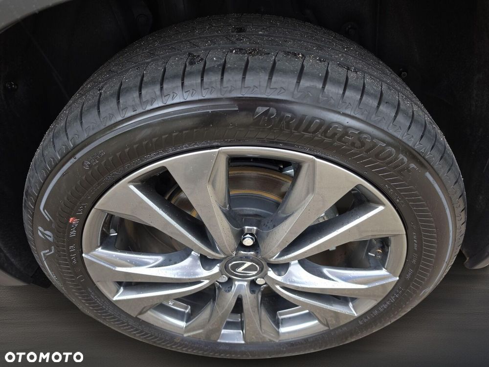 Lexus UX 300h F Sport Design - 21
