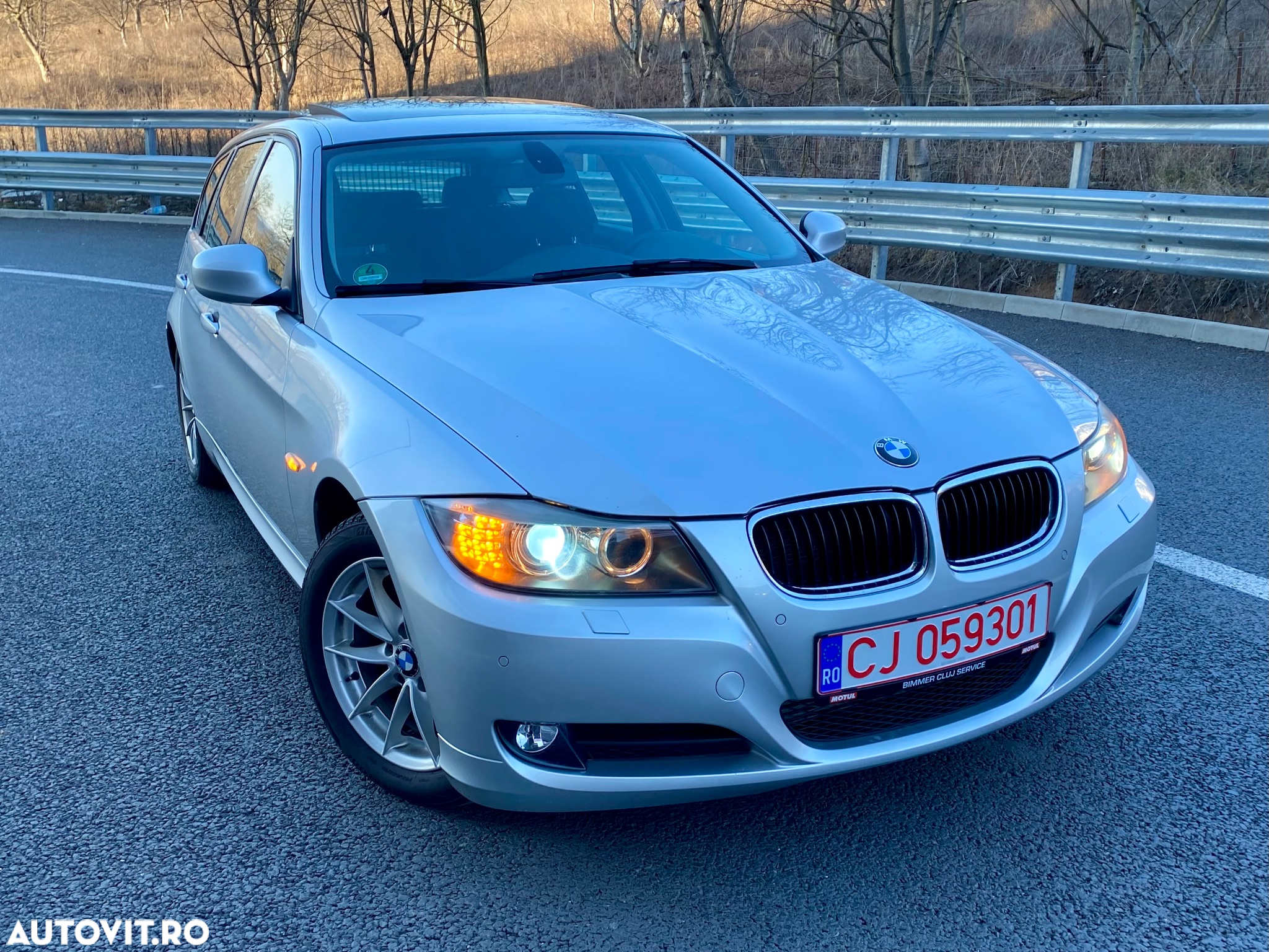 BMW Seria 3 320d DPF Touring Aut. - 2