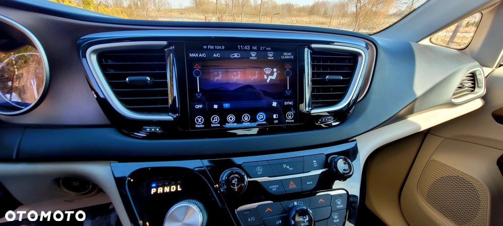 Chrysler Pacifica - 9