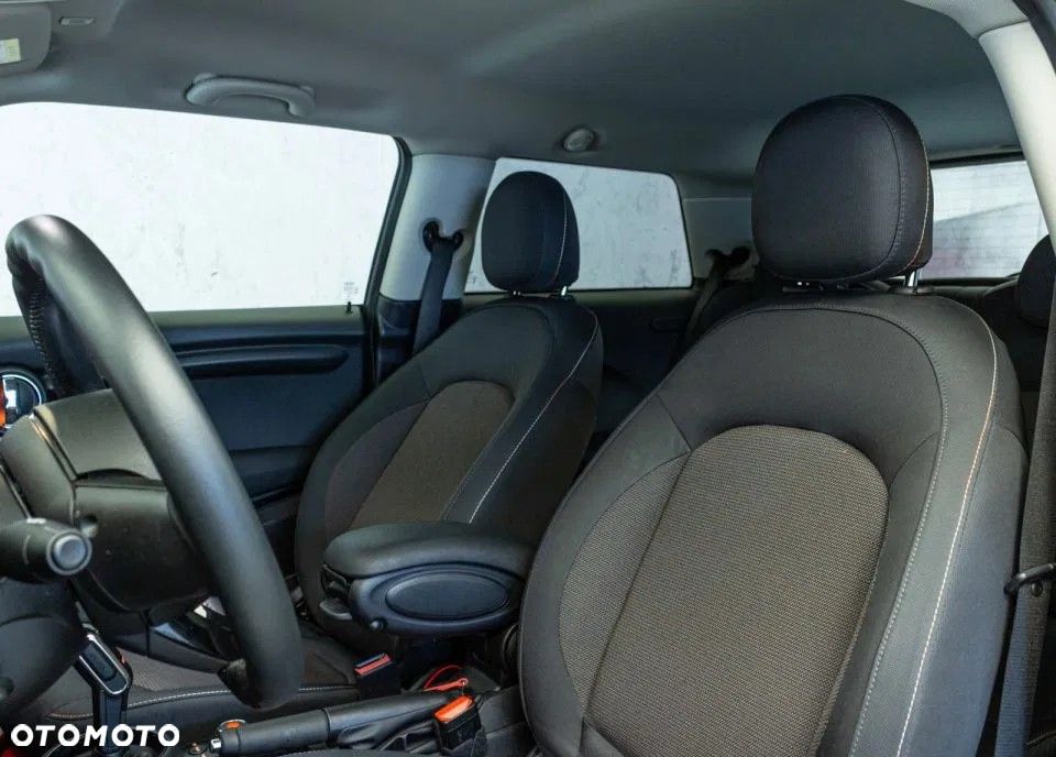 MINI Cooper Standard - 8
