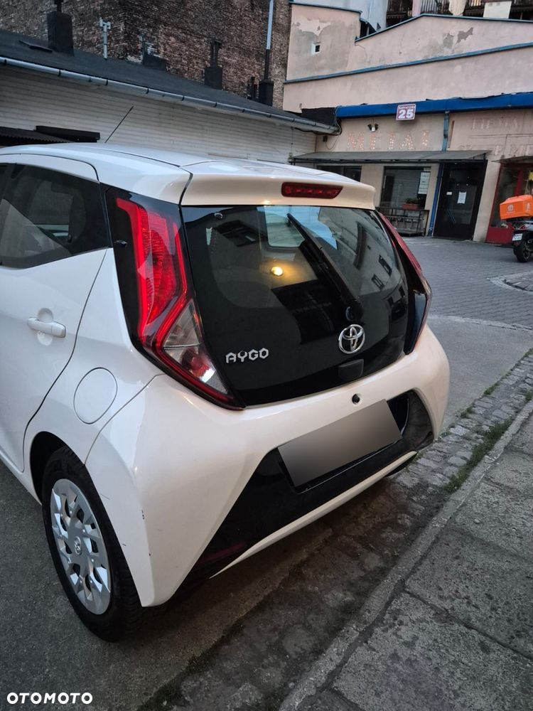 Toyota Aygo x.shift x-play connect - 4