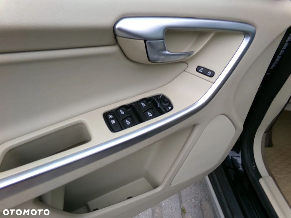 Volvo XC 60 D5 AWD Momentum - 7